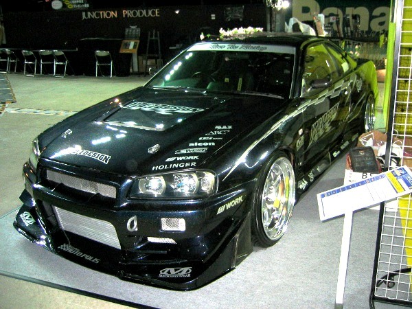 K l NISSAN GT-R